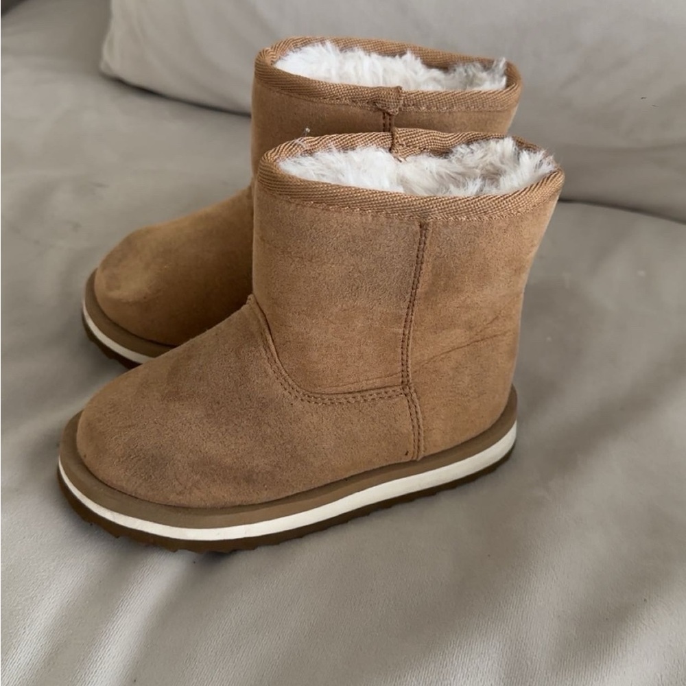 Cozy Tan Suede Boots with Faux Fur Lining